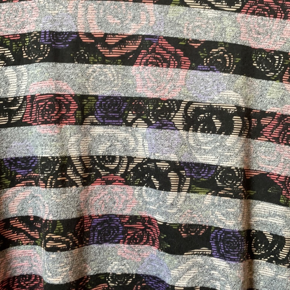 EEUC size m Lularoe floral perfect t - Picture 2 of 3